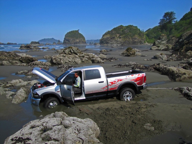 Съемка рекламы Dodge Ram 2014 закончилась в океане [фото]