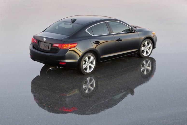 2014 Acura ILX обновилась и стала дороже на тысячу долларов