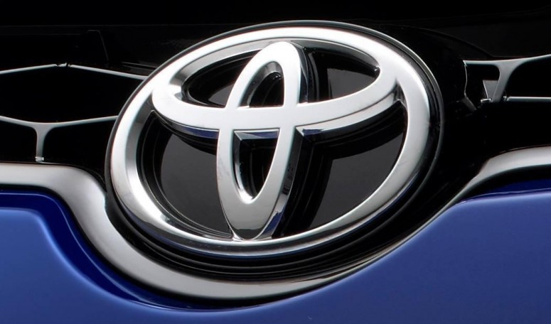 Toyota дразнит тизерами новой 2014 Corolla