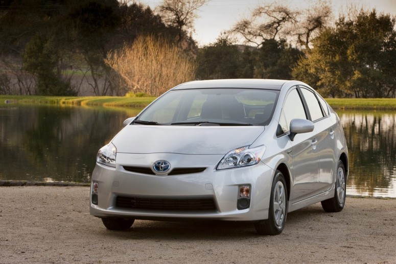 Toyota отзывает 242 тысячи Prius и Lexus выпуска 2009 года