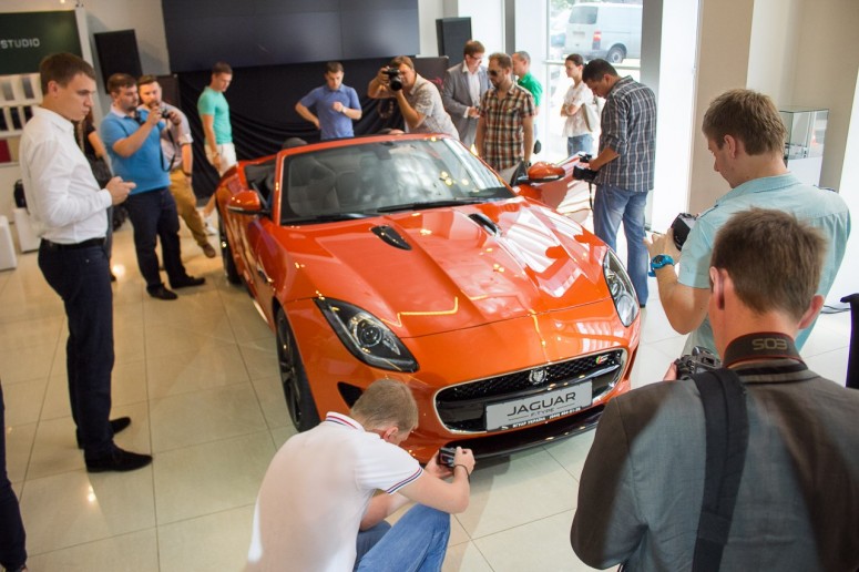 В Киеве состоялась презентация кабриолета Jaguar F-Type [фото]
