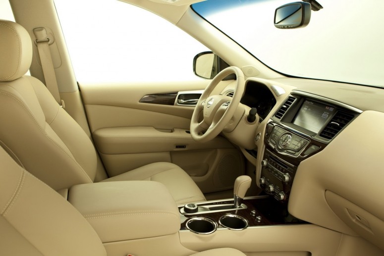 2014 Nissan Pathfinder получил гибридную версию и подорожает