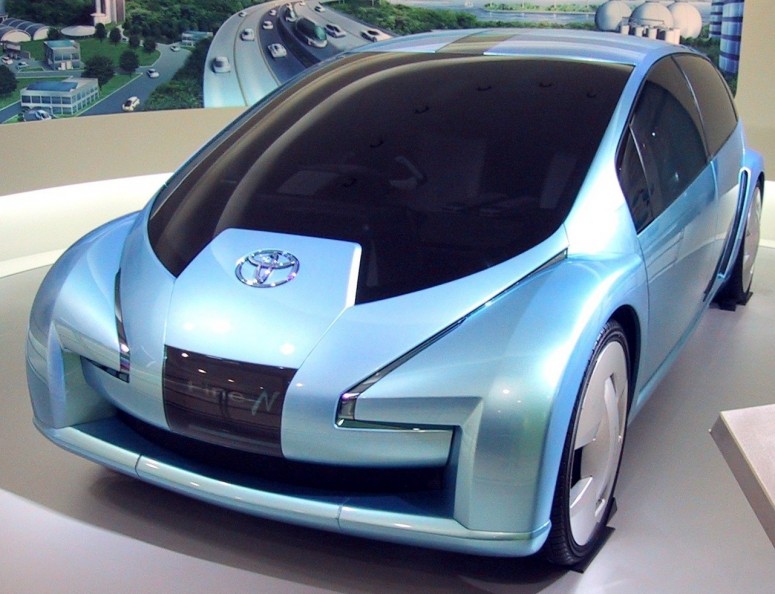 Toyota устроит фурор с водородным седаном на автошоу в Токио