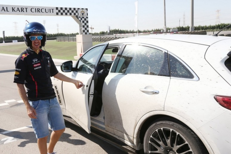 Первый Infiniti FX Vettel Edition доставили Феттелю домой