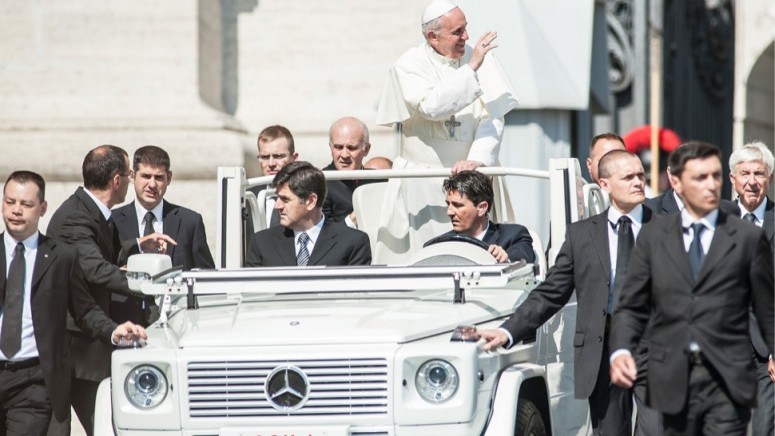 Папа Римский: «Мне больно видеть священника в автомобиле последней модели»