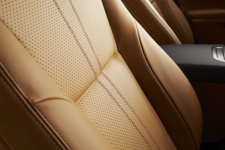 Jaguar XJ 2014 расширил список оснащения для задних пассажиров