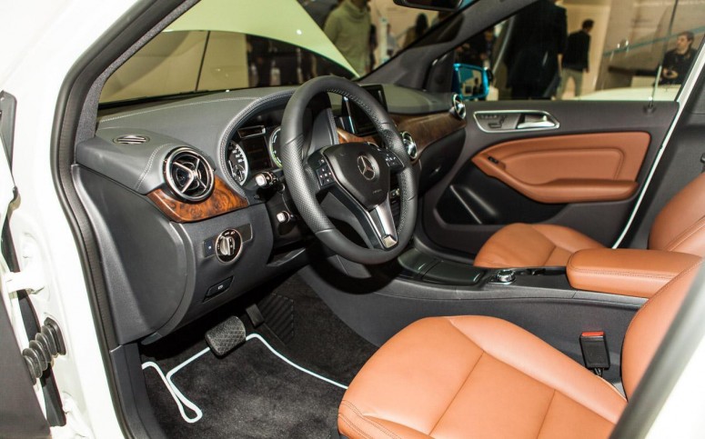 Во Франкфурте Mercedes показал серийную версию B-Class Electric Drive