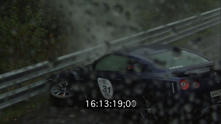 Во время дождя на драг-рейсинге разбили Nissan GT-R [видео]