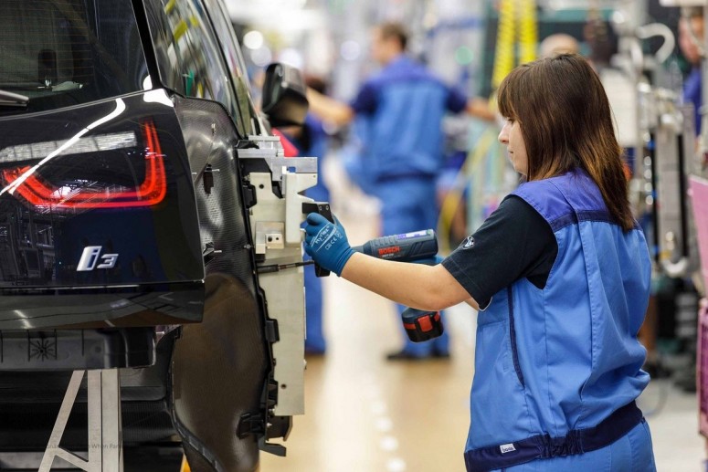 BMW запустило серийное производство электрокара i3
