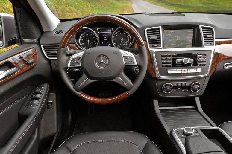 2014 Mercedes M-Class получил высший рейтинг безопасности [видео]