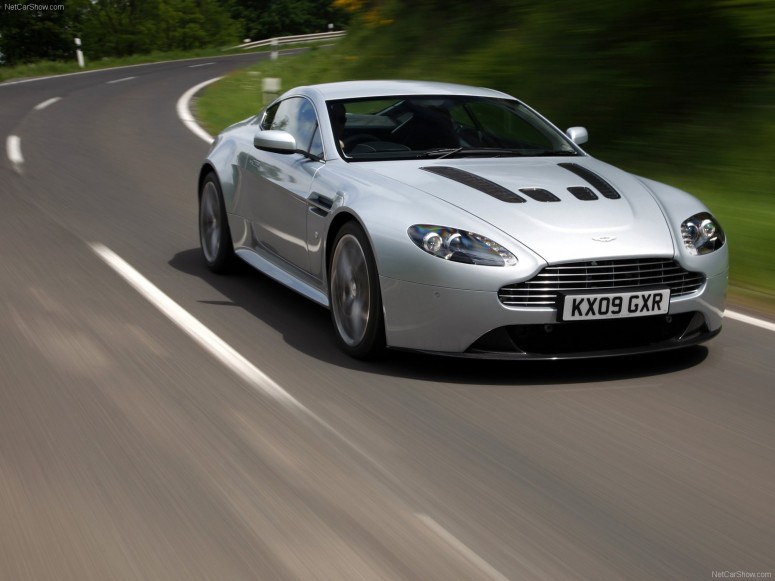 Aston Martin остается верен двигателям V12