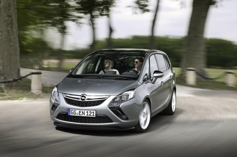Opel представил 200-сильный минивэн Zafira Tourer [фото]