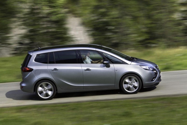 Opel представил 200-сильный минивэн Zafira Tourer [фото]