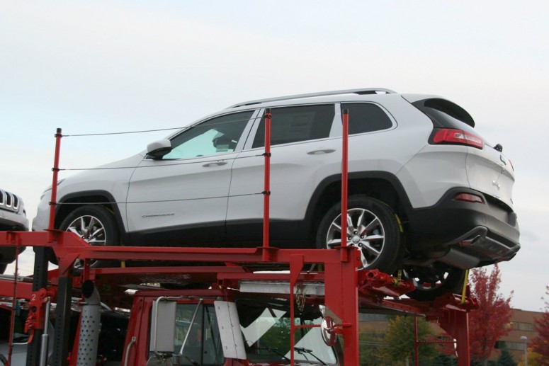Chrysler наконец-то начал поставки внедорожника 2014 Cherokee