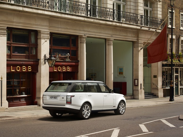 Range Rover LWB вырос на 201 мм и стал роскошнее [фото]