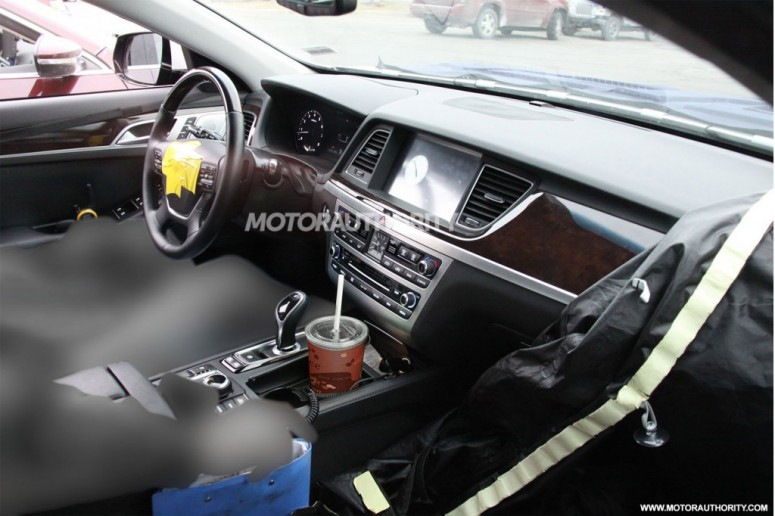 Нюрбургринг полностью рассекретил внешность Hyundai Genesis 2015