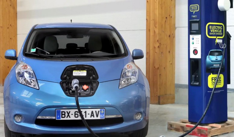 Nissan хочет питать электричеством здания с помощью электрокара Leaf
