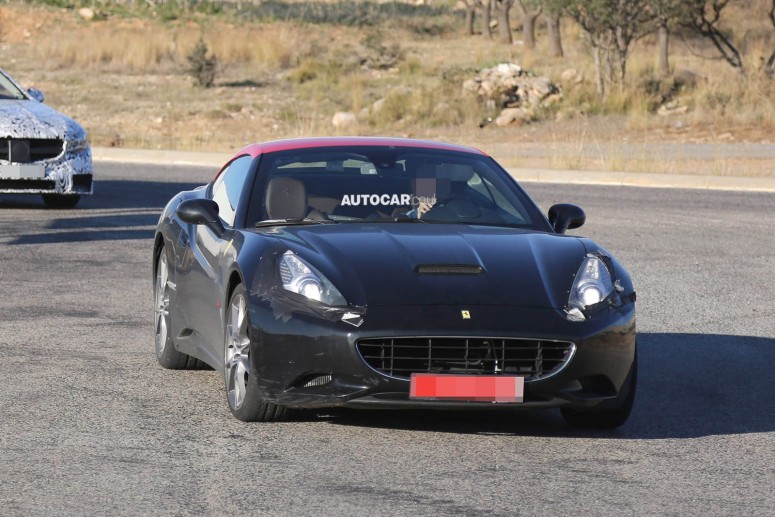 Замену Ferrari California поймали фотошпионы