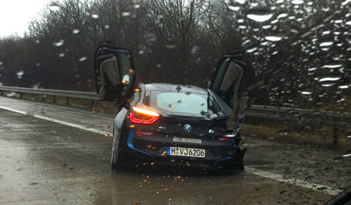 Первая авария BMW i8 произошла на мокром автобане