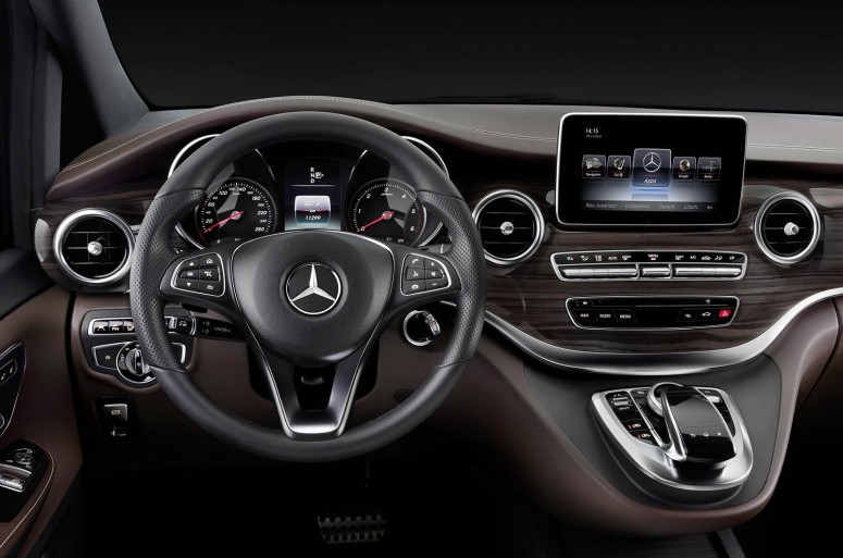 Новый Mercedes V-class представил характер легкового автомобиля [8 видео]