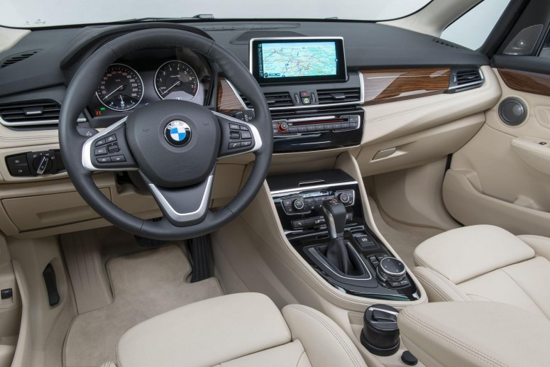 BMW 2-Series Active Tourer: измена традициям [фото]