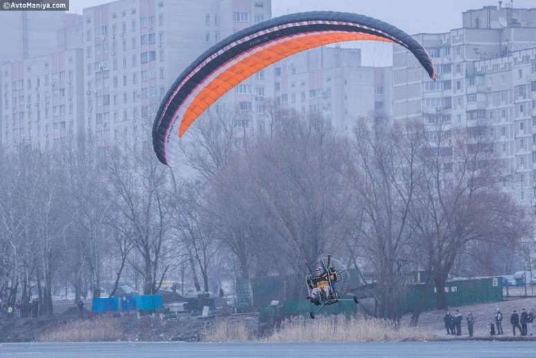 В Киеве устанавливали рекорд скорости на льду [фоторепортаж]