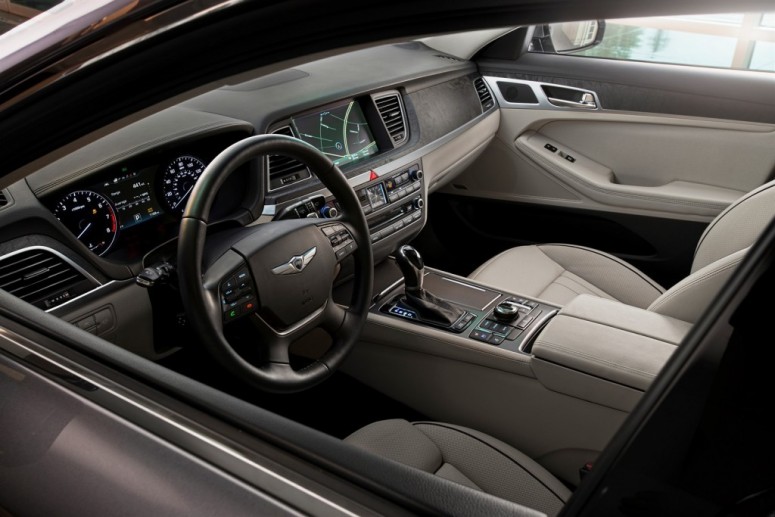 Стоимость седана 2015 Hyundai Genesis начинается с $ 38 тысяч