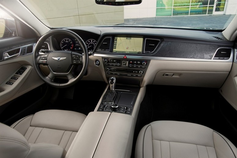 Стоимость седана 2015 Hyundai Genesis начинается с $ 38 тысяч