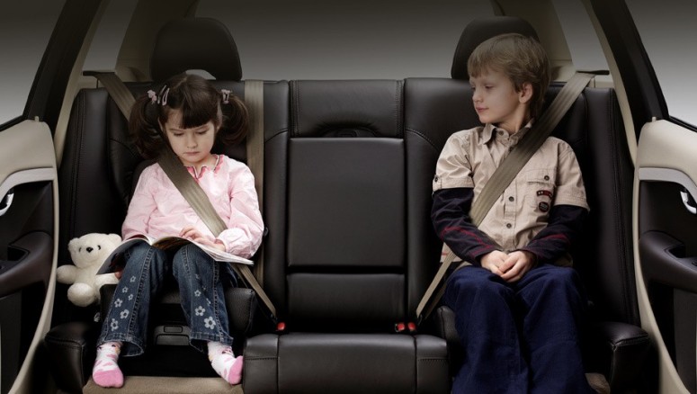Volvo сделает детские кресла надувными [видео]