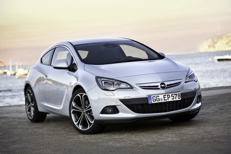 Opel Astra GTC получила новый двигатель