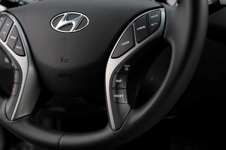 2015 Hyundai Elantra: новые цвета кузова и приятные мелочи