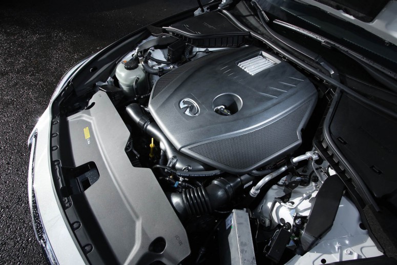Infiniti Q50 осенью придет с 2,0-литровым бензиновым двигателем Mercedes