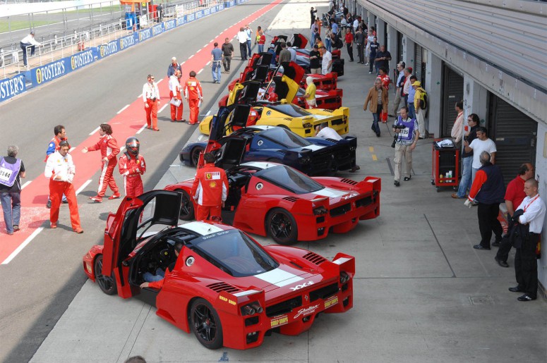 Ferrari запустит трековую версию LaFerrari FXX и Spider