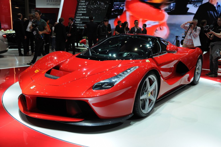 Ferrari запустит трековую версию LaFerrari FXX и Spider