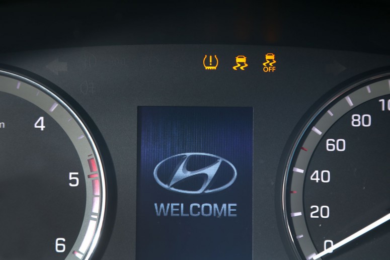 Интерьер нового Hyundai i20 показали официально