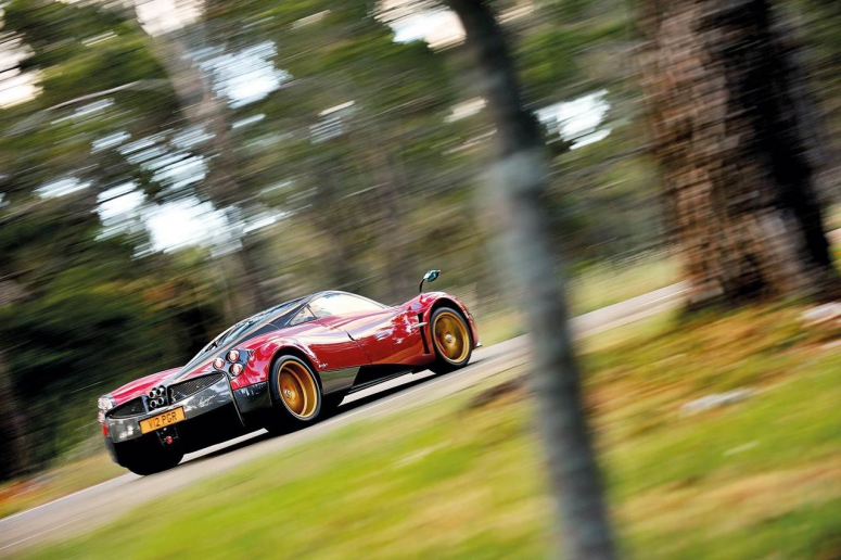 Тест-драйв от EVO: Bugatti Veyron vs Pagani Huayra [фото]