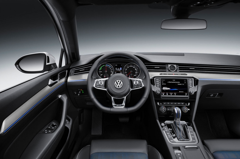 VW рассекретил гибридный Passat GTE с расходом 2 л/100 км