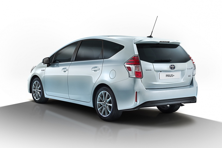 Toyota выводит обновленный Prius на европейский рынок