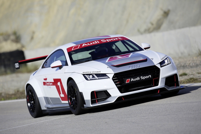 Audi раскрыла гоночный вариант нового TT