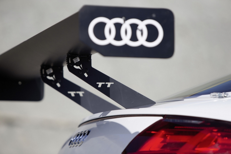 Audi раскрыла гоночный вариант нового TT