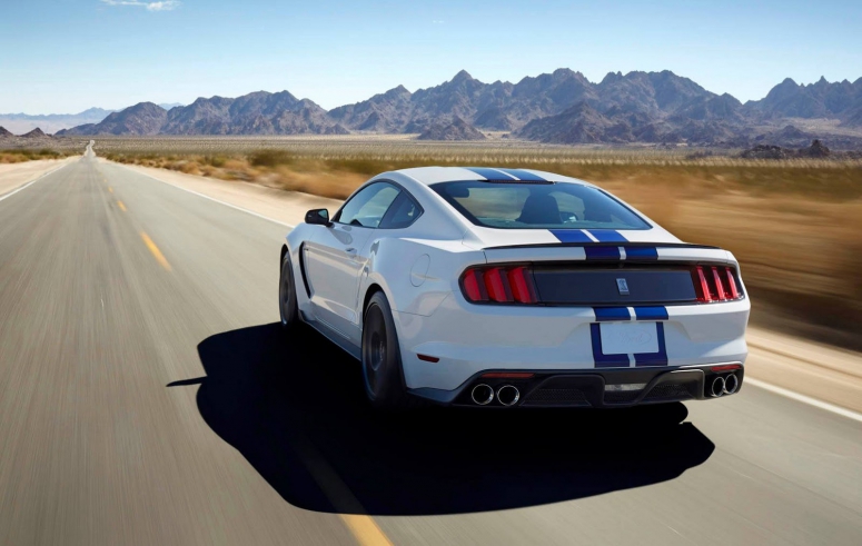 Новый Ford Mustang Shelby GT350 предназначен не только для трека [2 видео]