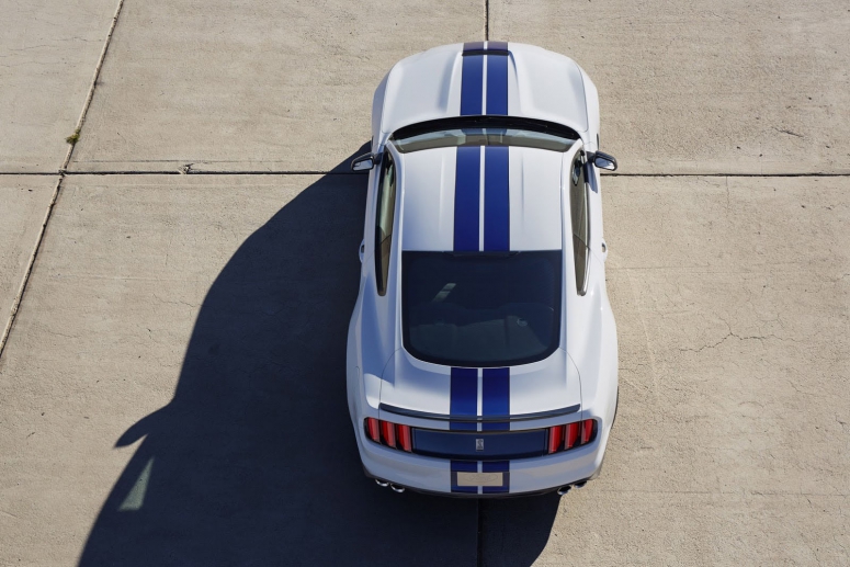 Новый Ford Mustang Shelby GT350 предназначен не только для трека [2 видео]