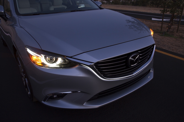 Mazda6 2015: седан пережил первый рестайлинг [фото, видео]