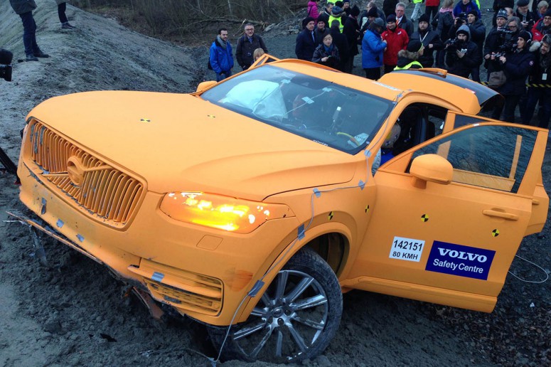 Новому Volvo XC90 устроили краш-тест в кювете [4 видео]