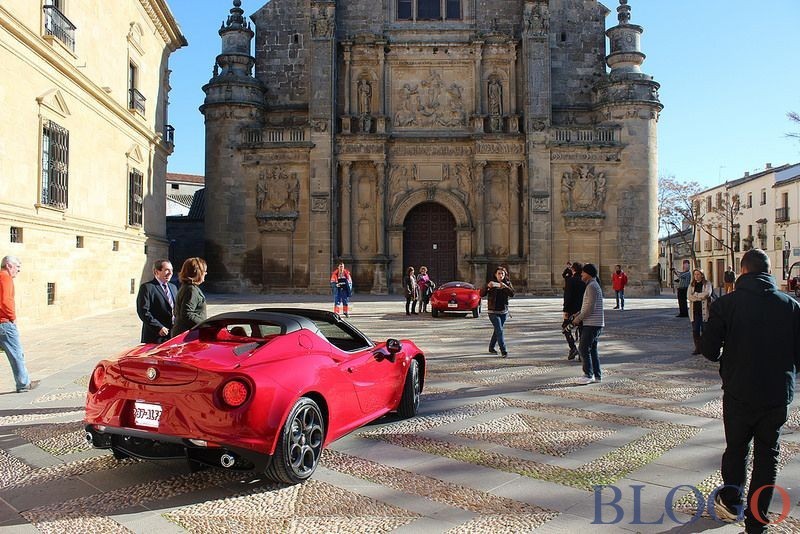 Кабриолет 2016 Alfa Romeo 4C Spider попался фотошпионам