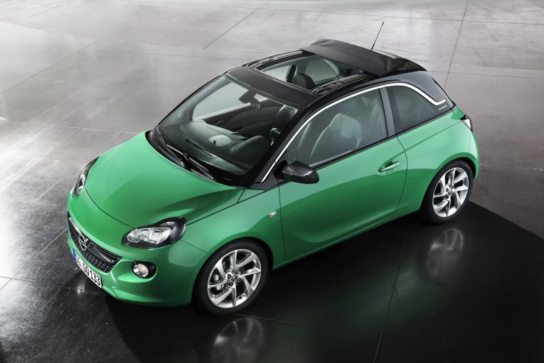 Opel Adam получил тканевую крышу и новый \"автомат\"
