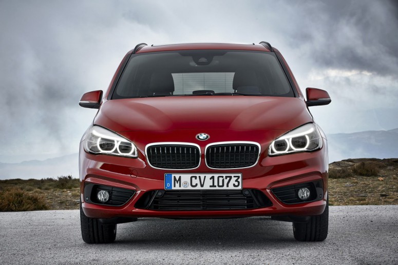 Компания BMW рассекретила семиместный минивэн 2-Series GT