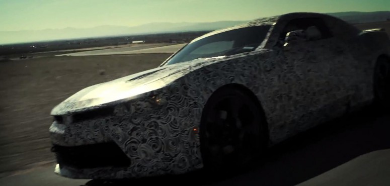 Chevrolet Camaro 2016 впервые засветили на видео