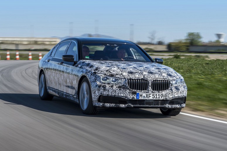BMW дразнит функциями новой 7-Series 2016 [видео]