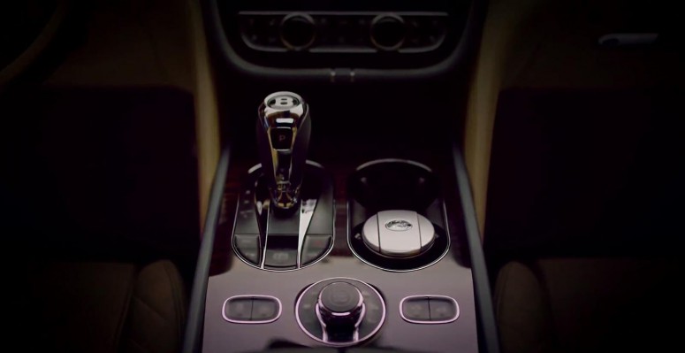 Интерьер внедорожника Bentley впервые показали на видео